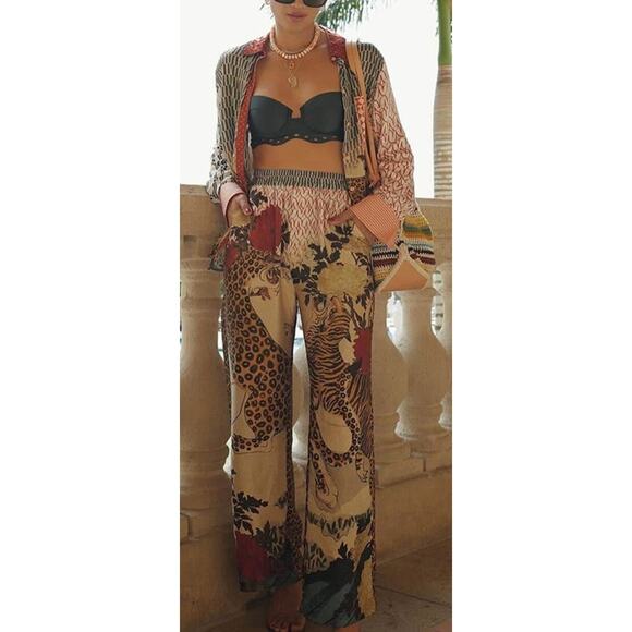 Boutique Pants - Wild Patter Print Boutique Wide Leg Pant Lounge Set size Small NEW